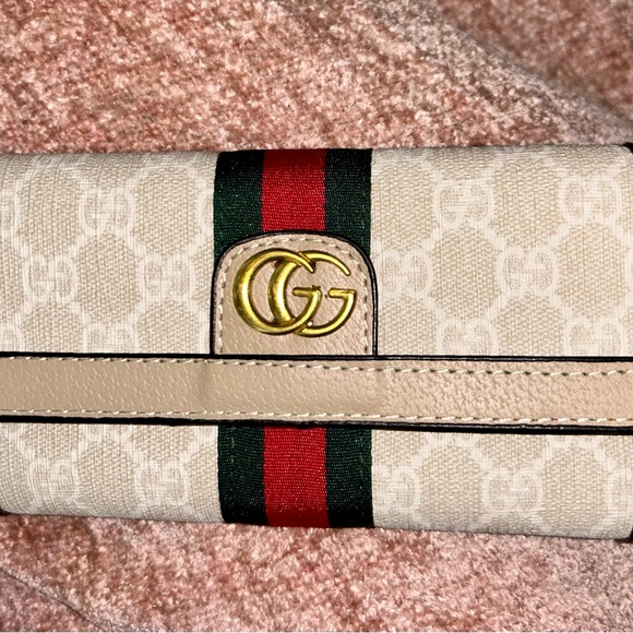 Meet your Posher, April - Picture 7 of 16